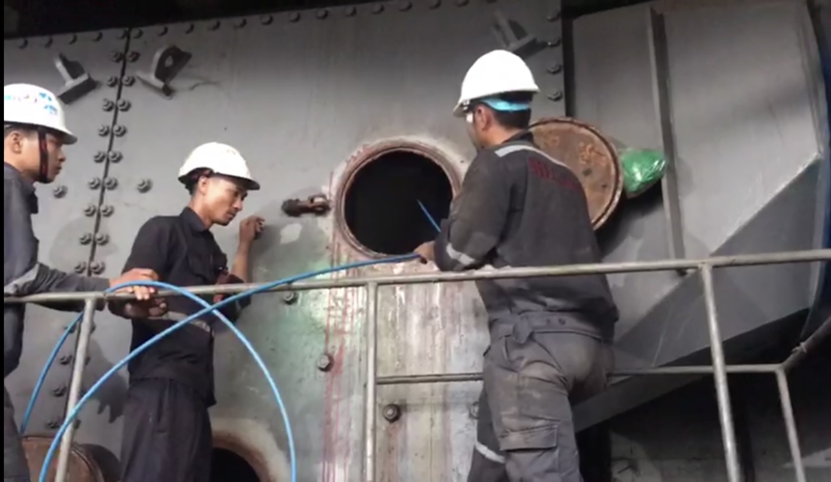 Vệ sinh thiết bị trao đổi nhiệt turbine hơi