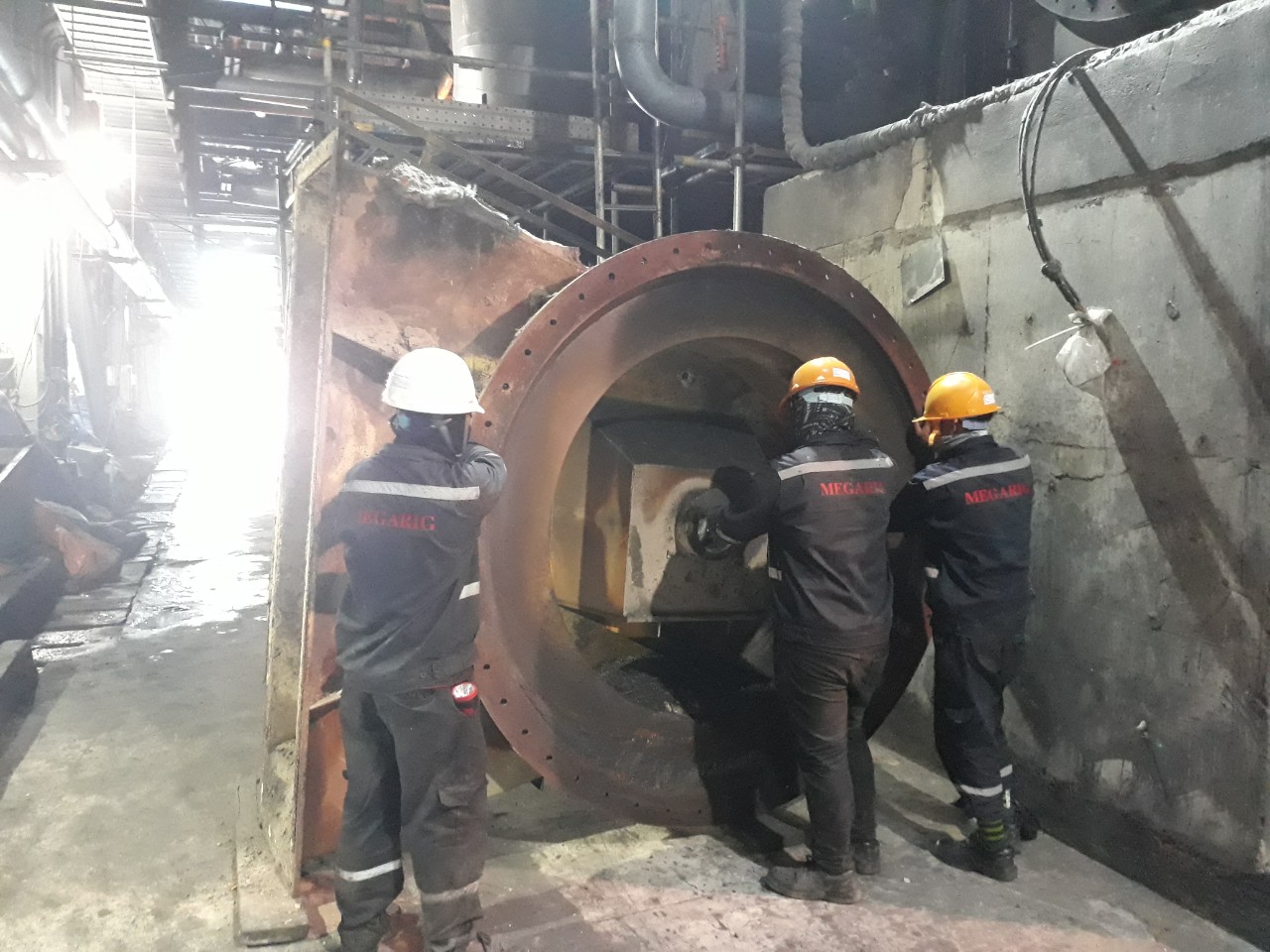 Sửa chữa bơm tuần hoàn, máy nghiền than