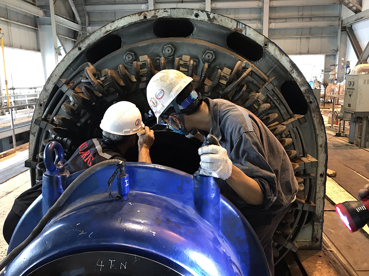 Trung đại tu turbin, máy phát điện