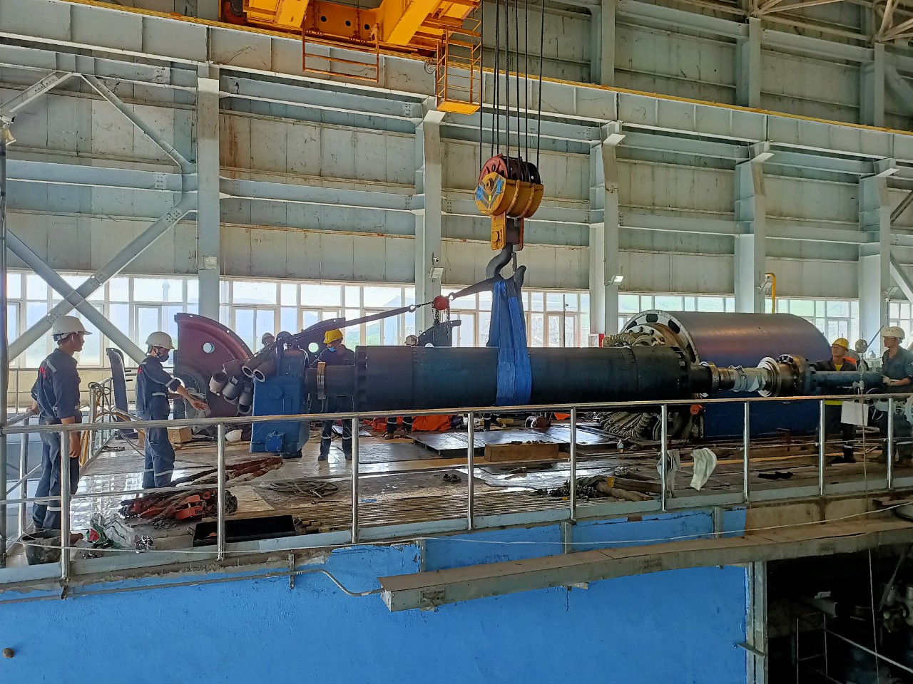 Trung đại tu turbin, máy phát điện